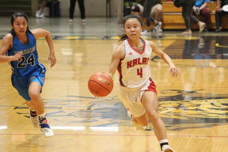 Junior point guard Daesha Viela dribbles down the court. Photo by Noah Tamura 2018.