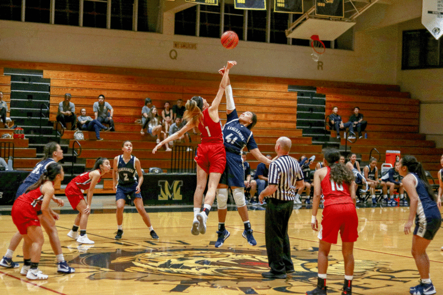 Kamalu Kamakawiwo’ole tipped off the ball for the Falcons against Kamehameha in the Black and Gold Classic tournament at McKinley last night. Falcons were defeated 69-65, making their preseason record 1-1.  Photo by Serena Wong 2018.