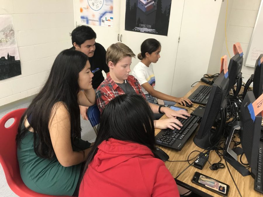 Students at Kalani High School collaborate on computer-based projects. Photo by S. Wong 2018.
