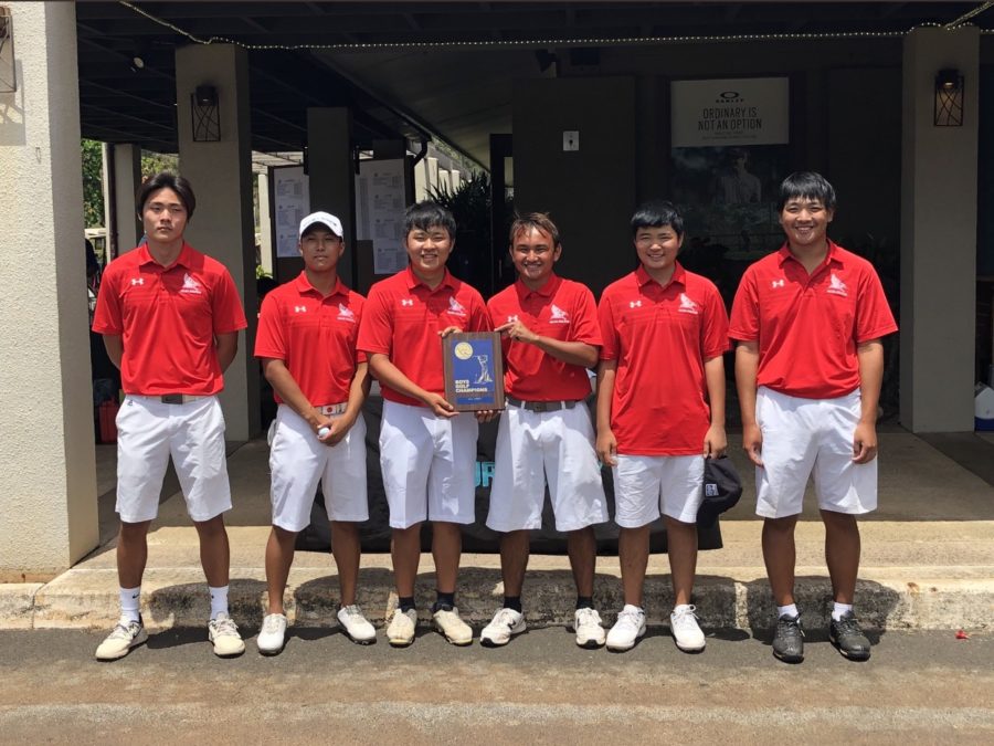 On Tuesday, April 23 Varsity golfers in Oahu Interscholastic Athletics competed for individual and team titles. The Kalani Boys team won first place, beating out the team from Campbell, who placed third, and Mililani, who placed second. Golfers from left to right are: Sung Jae Ko (12), Brayden Miguel (12), Cole Matsueda (12), Curtis Meares (11), Nathan Yoshimoto (11), and Haruki Imanishi (10). Photo by Danny Lau 2019. 