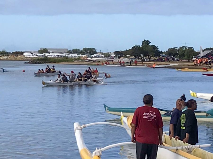 The paddling races come to an end as the Boys Varsity competitors make their way to the starting line for their Na Opio half-mile race, hoping to become this years champions on Feb. 22 at Ke’ehi Lagoon. Photo by Zohar McMillan-Zilberman. 
