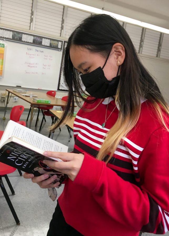 Kalani+freshman+Leilani+Phan+reads+a+book+in+C-12%2C+Ms.+Nassers+classroom.+She+is+starting+a+book+club+at+the+school%2C+and+encourages+everyone%2C+even+non-readers%2C+to+join.+