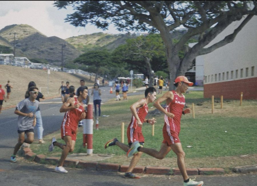 Gosei Doi (12), Matthew Frisbie (12) and Reece Kosaki (12) race down the hill of their second mile during the Michael Doran Invitational meet on Oct. 30. Photo by Jane Chon (12). 