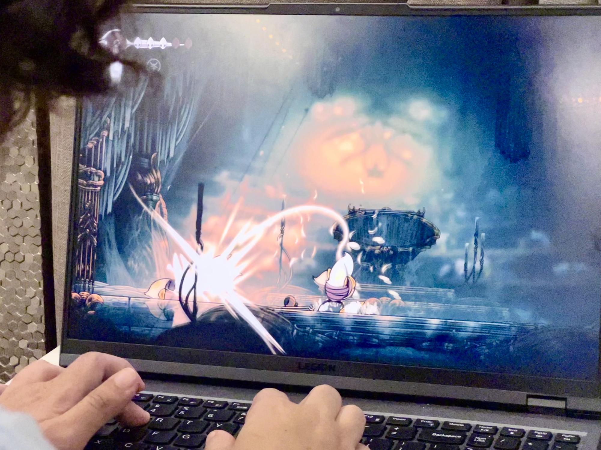 Captured mid-way through Hornet’s “Cross-Stitch” skill; I parry off an enemy’s attack to both block it from damaging myself as well as triggering a fury of slashes to hurt the enemy instead. I’m currently in High Hall’s notoriously lengthy gauntlet. 